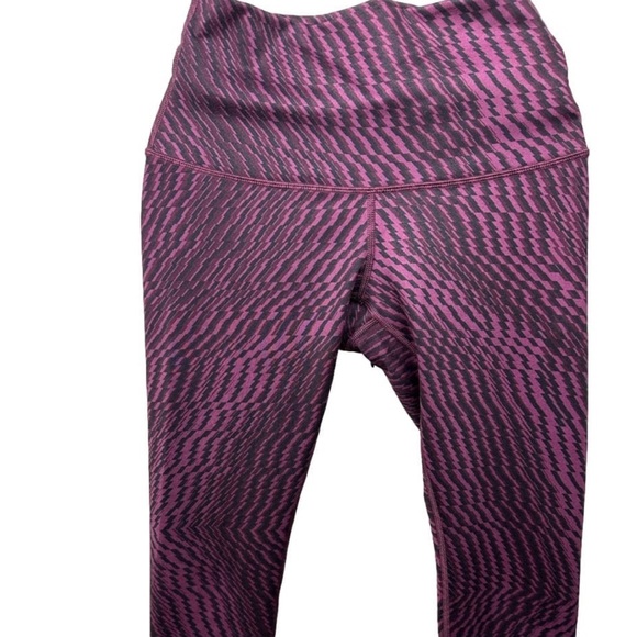 Lululemon Wunder Under Crop (HR) *Full-On Luon Shifted Horizon Red Grape Black - Picture 3 of 3
